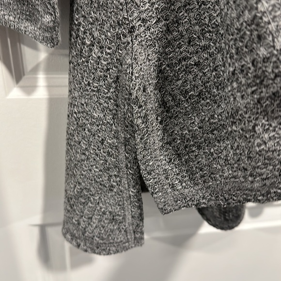 NWT- DG2, Colour block, Raglan Sleeve, Top. - Picture 8 of 11